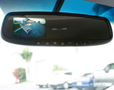 Auto-Dimming Mirror w/ Back-up Camera